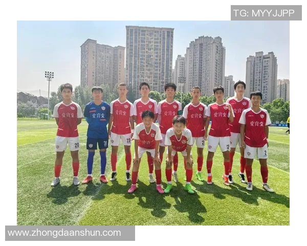 足球明星的励志故事与奋斗历程的精彩瞬间展示