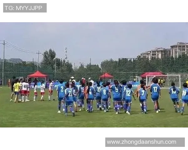 银幕上的绿茵传奇：那些在电影中闪耀的足球明星们